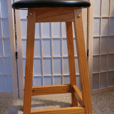 Lot 70: RICHESON Black Padded Top Stool