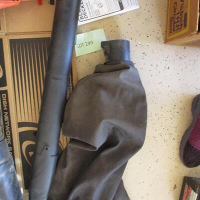 Black & Decker Blower w/attachements