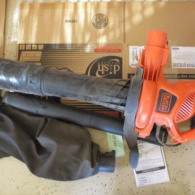 Black & Decker Blower w/attachements