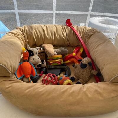 889 Large Dog Bed with Leash & Toys