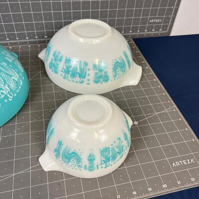 Set of 3 Amish Butter Print Pyrex Nesting 