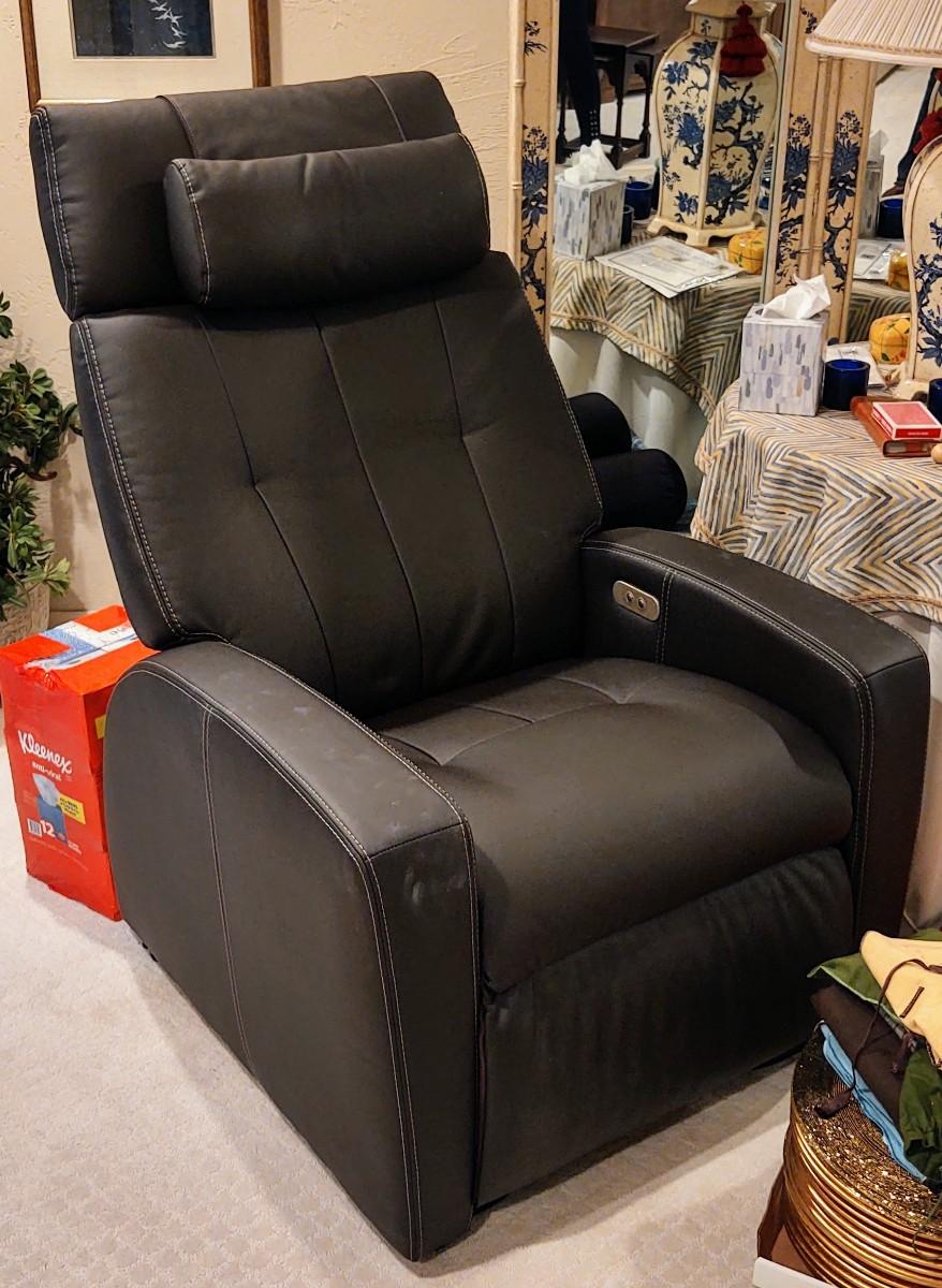 Luma with Lift Assist Chair