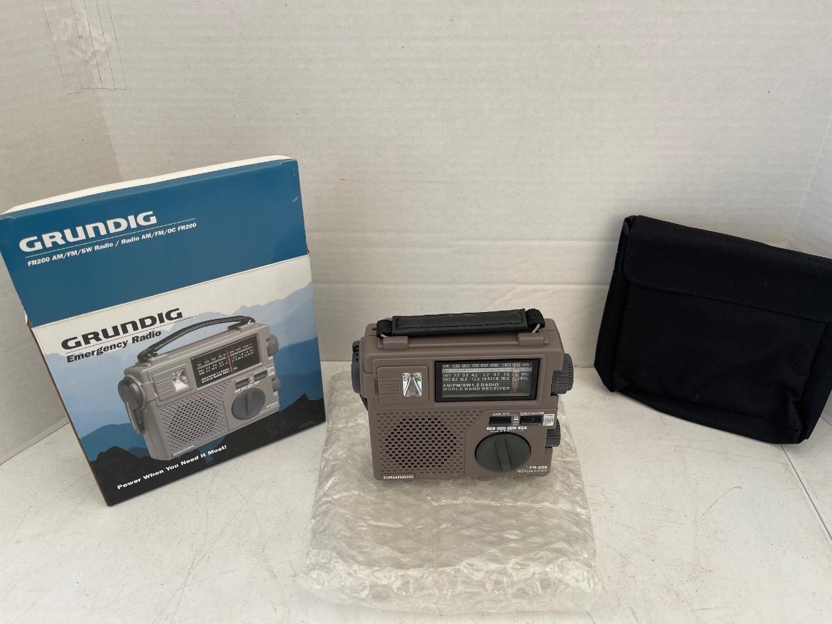 917 Grundig Emergency Radio