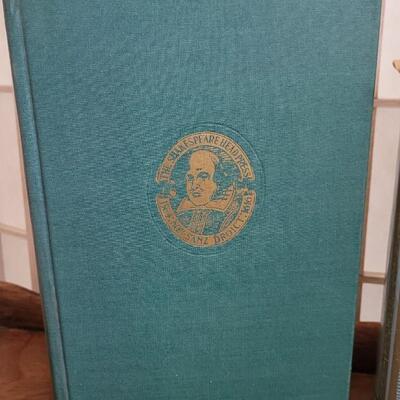 Lot 115: Complete Works of Shakespeare & Nathaniel Hawthorne