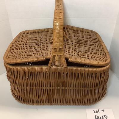 Lot 948. Vintage Market/Sewing/Picnic Basket