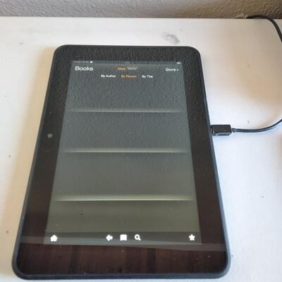 LOT 3 KINDLE FIRE HD WITH CASE