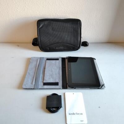 LOT 3 KINDLE FIRE HD WITH CASE