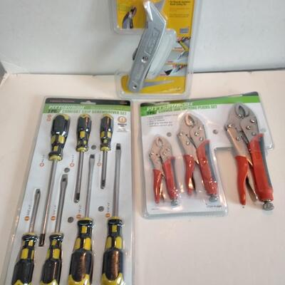 LOT 68 NEW SCREWDRIVERS, PLIERS AND UTILITY KNIFE