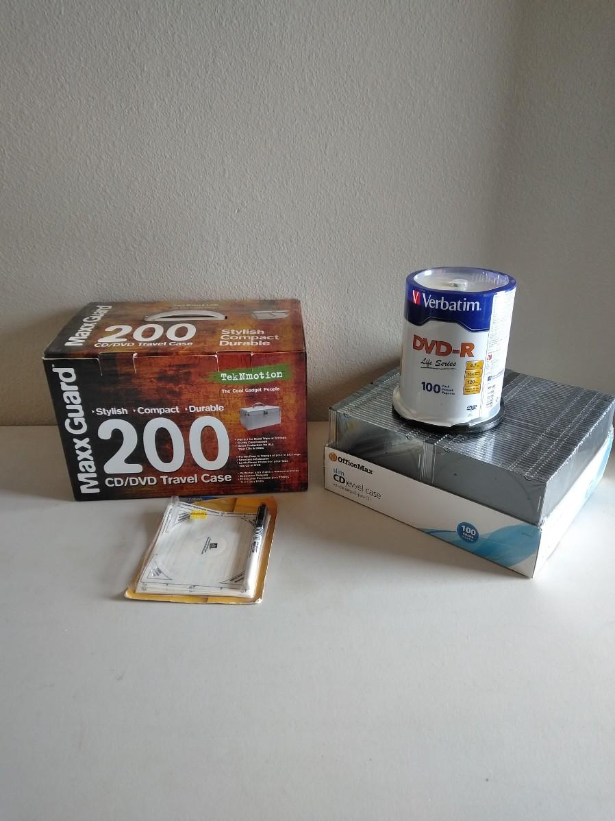 lot-166-cd-dvd-travel-case-dvd-r-discs-and-cases-estatesales