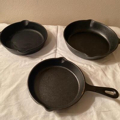Lot of cast iron frying pans, NEW