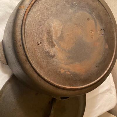 Cast iron covered Dutch oven