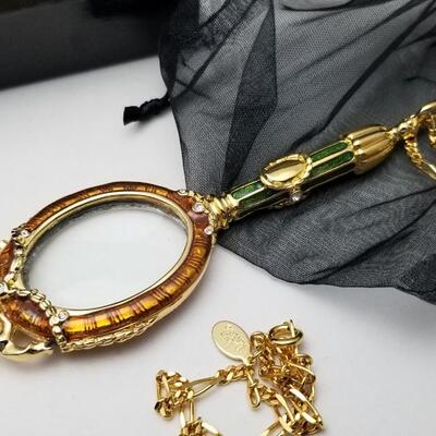 Lot #117 Vintage JOAN RIVERS Magnifier necklace in original box