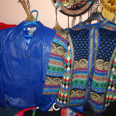 LOT 400. COLLECTION OF CLOTHING