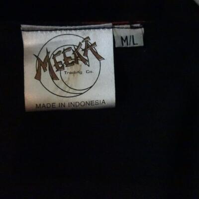 LOT 400. COLLECTION OF CLOTHING