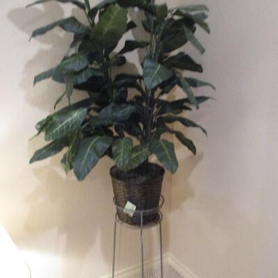 Artificial Tree w/plant stand