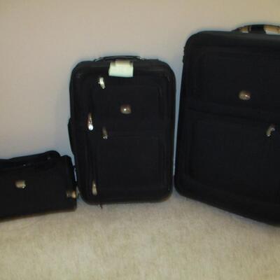 Pierre Cardin Luggage & Luggage Rack