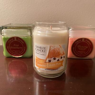 Lot of 3 candles