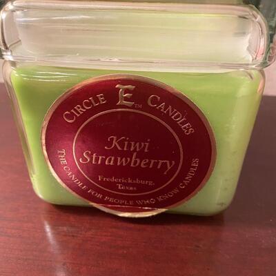 Lot of 3 candles