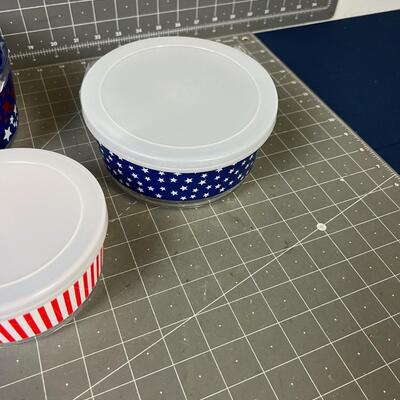 3 piece Mainstay Bowl with lid set NEW Plastic