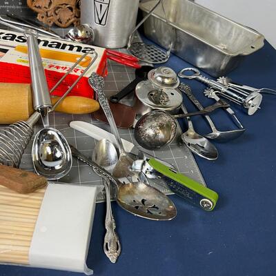 Large Lot of Cool Kitchen Gadgets 