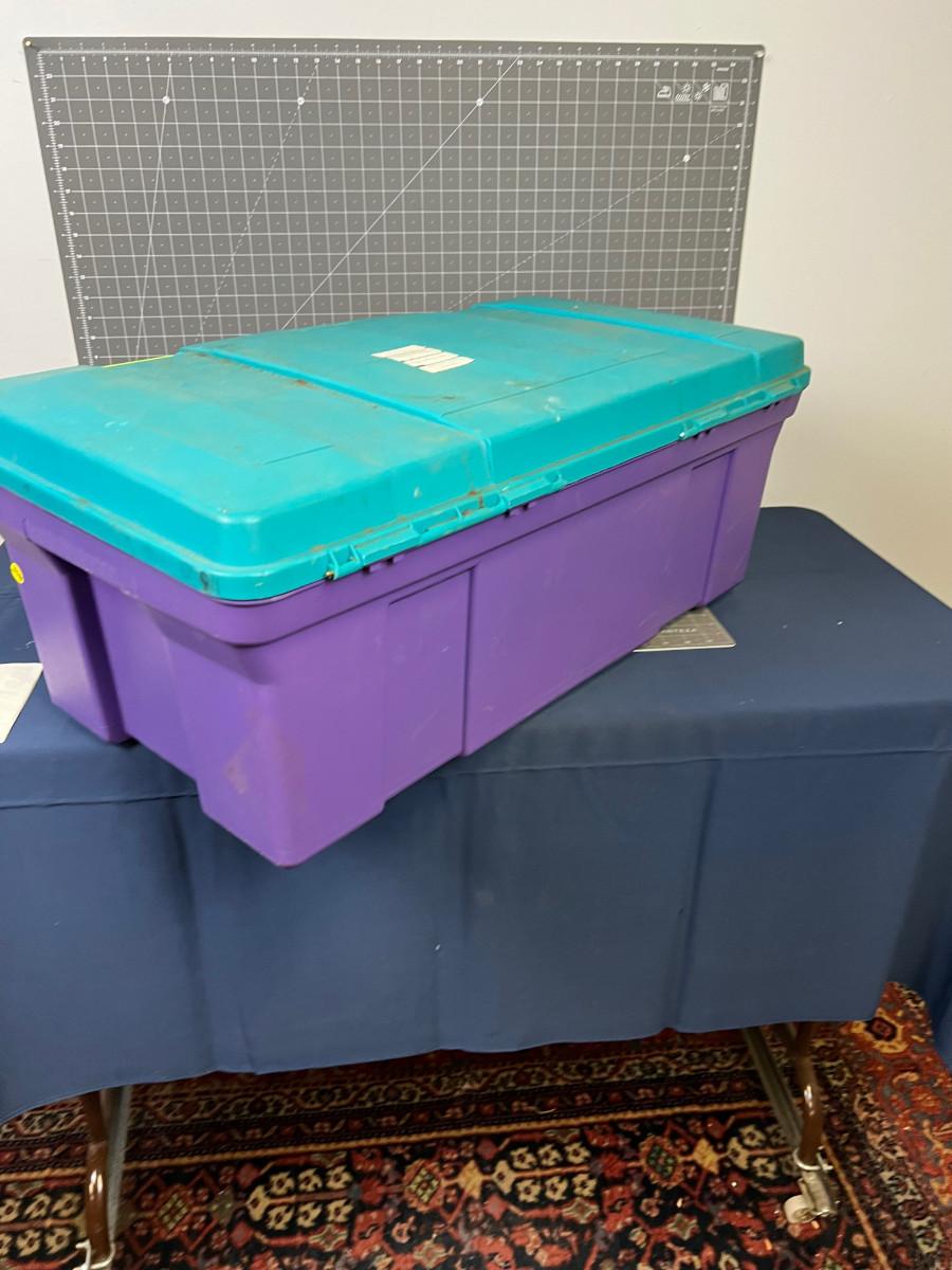 Vintage Rubbermaid Model 2914 Teal and Purple Lunch Box Pail Latch