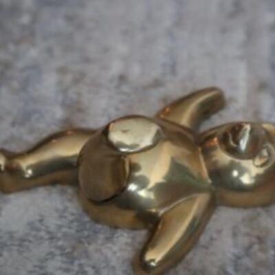 Vintage solid brass bear wall hanging