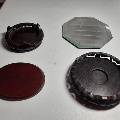 Lot of 4 display bases