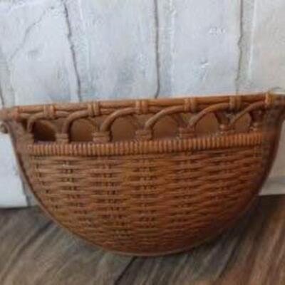 Vintage Syroco wall pocket planter set