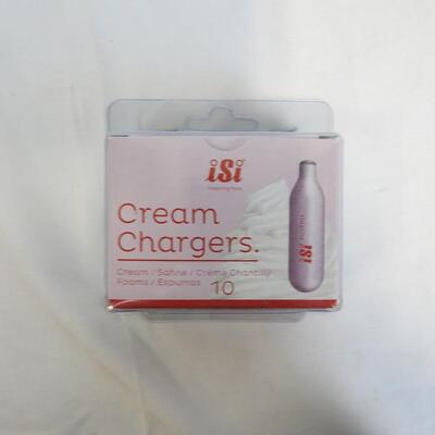 Ricardo Bag and Cream Chargers -New