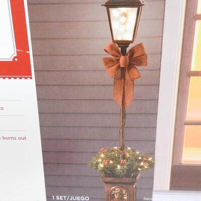 4 Foot Pre-Lit Victorian Lamp Post with Clear Lights - New