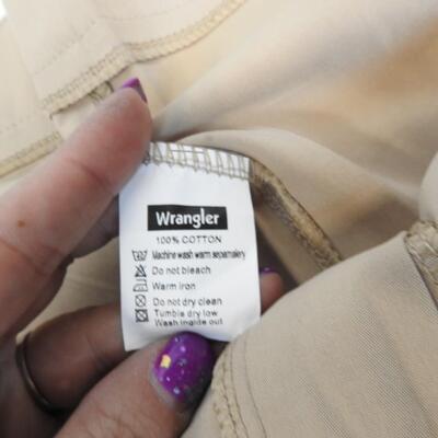 Wrangler Lightweight Cargo Shorts, Tan, Waist Size 40" - New