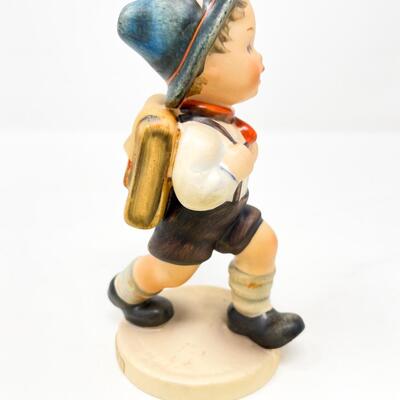 HUMMEL â€œSCHOOL BOYâ€ #82 GOEBEL WEST GERMANY VINTAGE FIGURINE