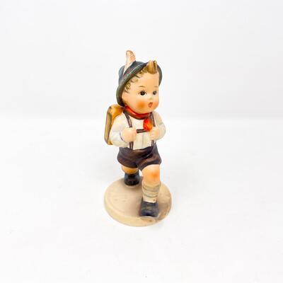 HUMMEL â€œSCHOOL BOYâ€ #82 GOEBEL WEST GERMANY VINTAGE FIGURINE
