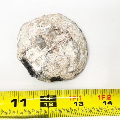 QUARTZ? GEODE SPLIT ROCK