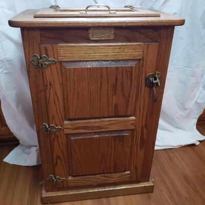 Wooden kitchen garbage can