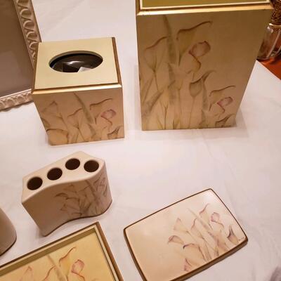 Eight piece set of bathroom accessories