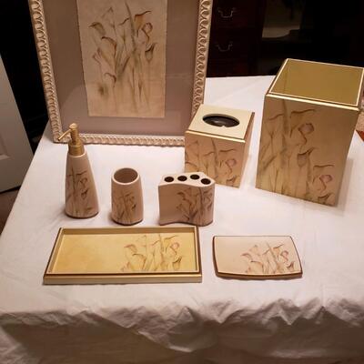 Eight piece set of bathroom accessories