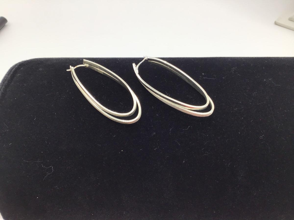 JCM 925 Hoop Earrings | EstateSales.org