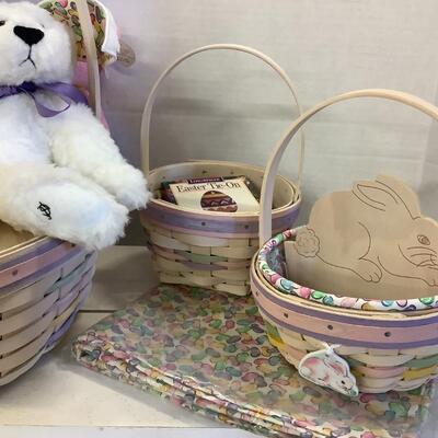 922 5 pc Longaberger Baskets with Jelly Bean Napkins & Towels