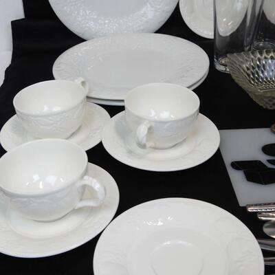 18 pc Kitchen Lot: 3 Dinner & 6 Cup Plates, 3 Cups, 3 Glasses, Candy Dish, etc