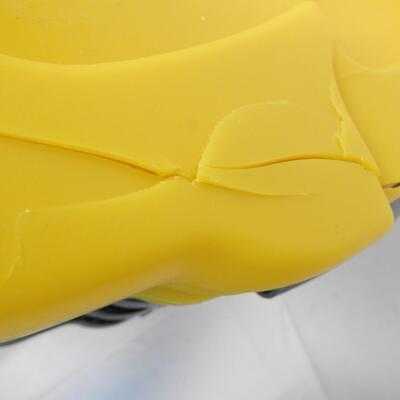 4 Durabilt 10 Gallon Tubs.  Black with Yellow Lids (Lids damaged, see pics)