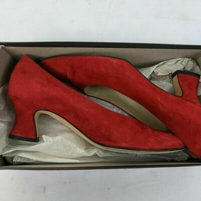 Women's Size 8B Classiques Entier Paradise Red Suede Heels