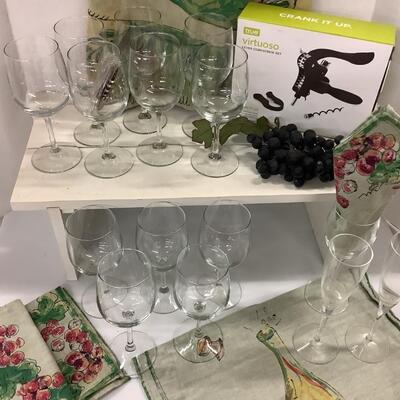 1000 Wine Glass and Linen Lot