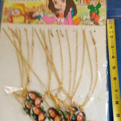 LOT 171   VINTAGE STORE DISPLAY OF CHILDS NECKLACES