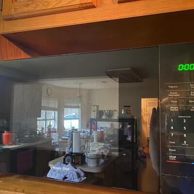 Magic Chef countertop microwave oven