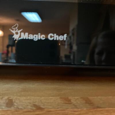 Magic Chef countertop microwave oven