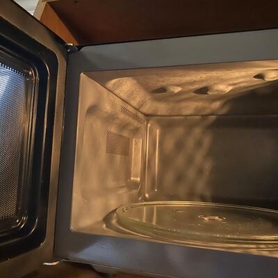 Magic Chef countertop microwave oven