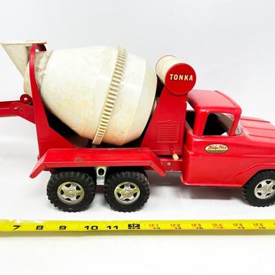 VINTAGE 18â€ TONKA METAL CONCRETE MIXER TRUCK