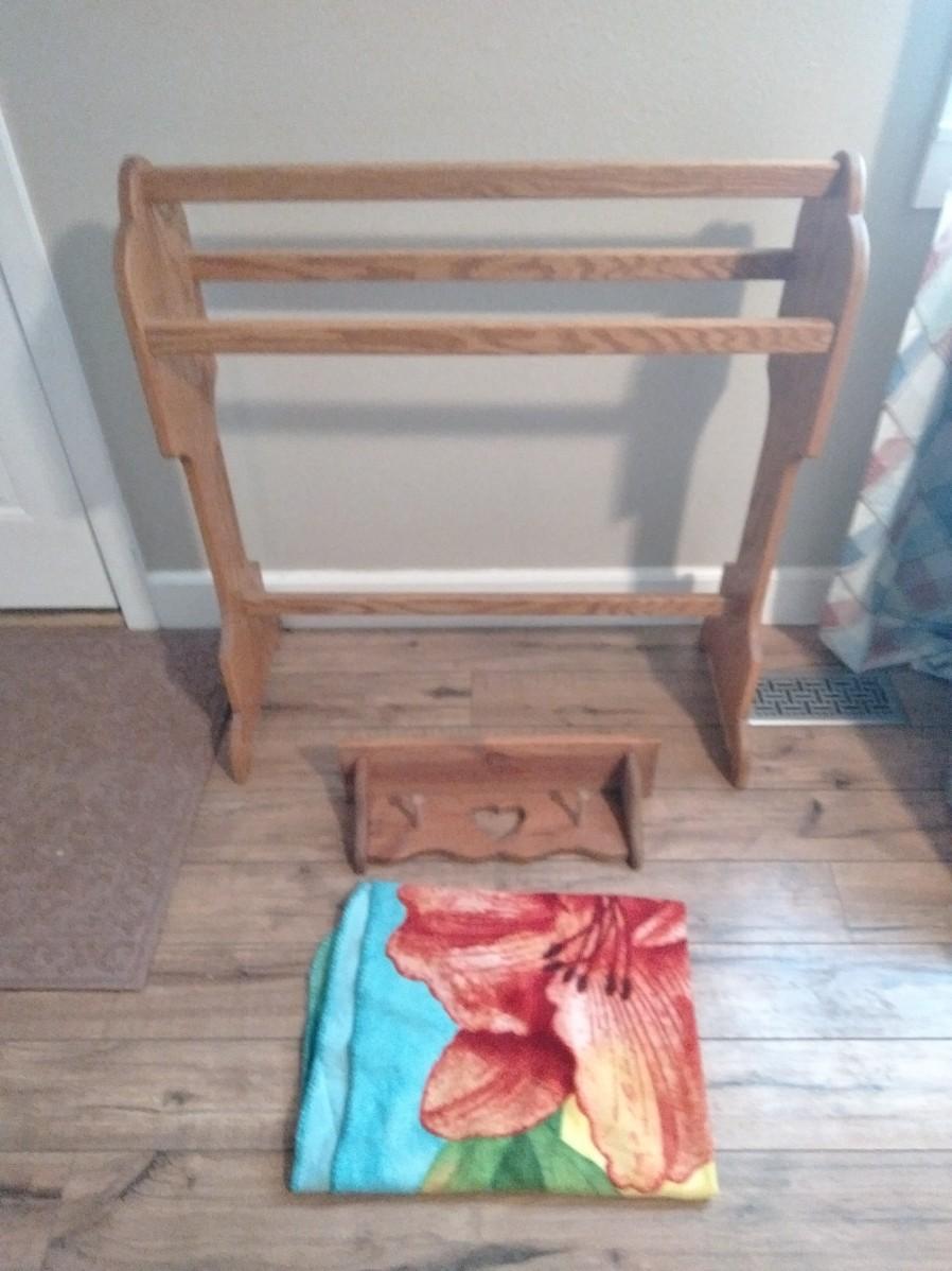 LOT 184 WOODEN AFGHAN/BLANKET HOLDER, WALL SHELF AND THROW BLANKET