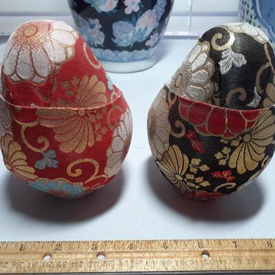 2 oriental women dolls